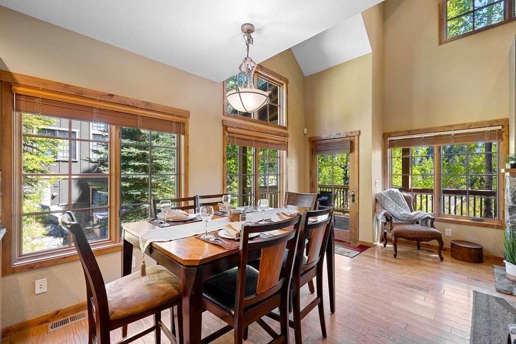 Donnelly, Idaho, 83615, United States, 2 Bedrooms Bedrooms, ,3 BathroomsBathrooms,Residential,Forsale,1996714