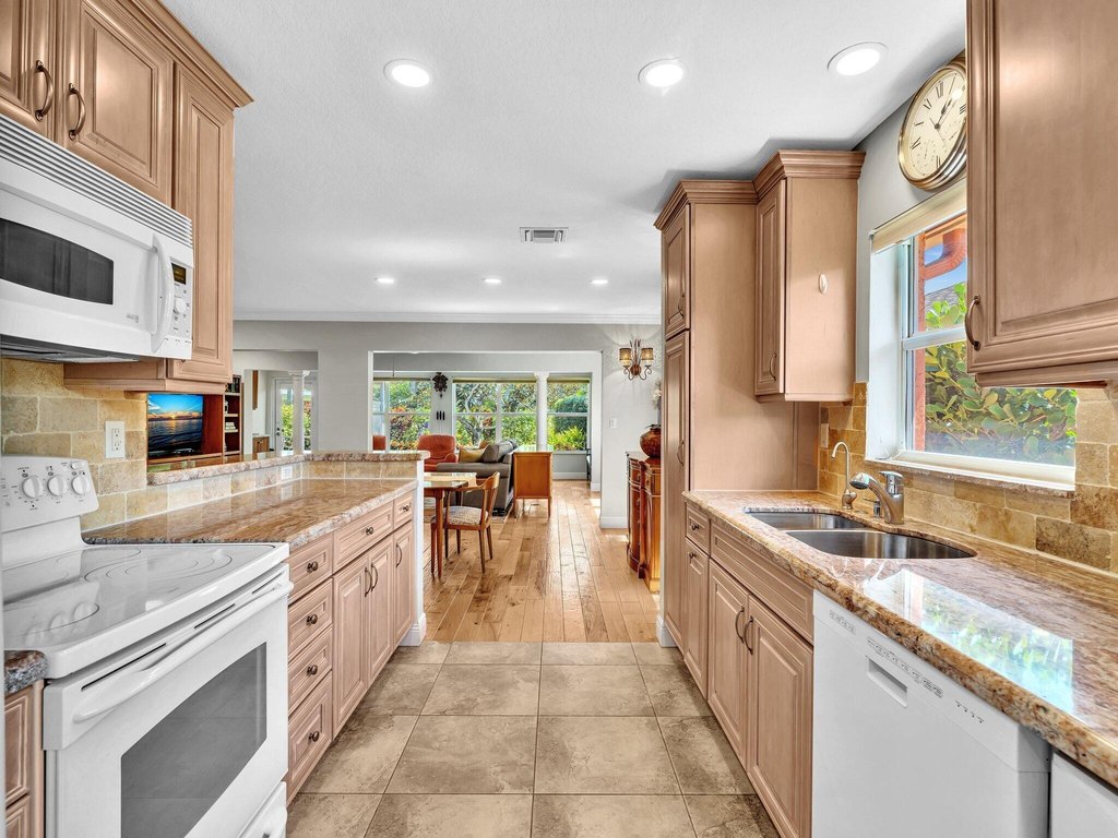 Boca Raton, Florida, 33432, United States, 2 Bedrooms Bedrooms, ,2 BathroomsBathrooms,Residential,Forsale,1996360