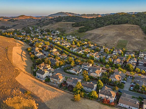 Petaluma, California, 94952, United States, 4 Bedrooms Bedrooms, ,3 BathroomsBathrooms,Residential,Forsale,1985922