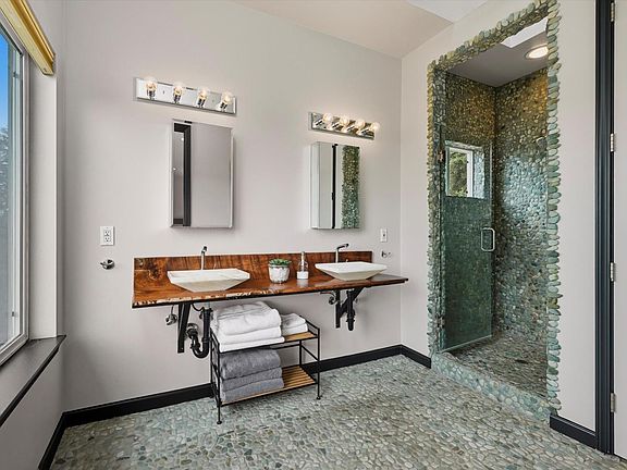 Cloverdale, California, 95425, United States, 3 Bedrooms Bedrooms, ,3 BathroomsBathrooms,Residential,Forsale,1985929