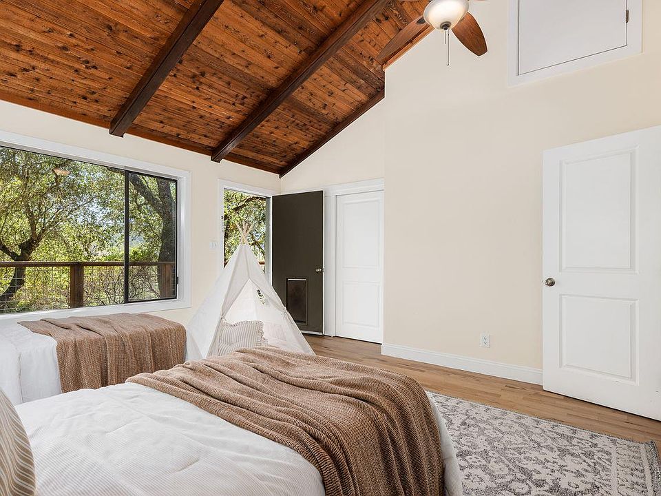 Healdsburg, California, 95448, United States, 3 Bedrooms Bedrooms, ,2 BathroomsBathrooms,Residential,Forsale,1985931