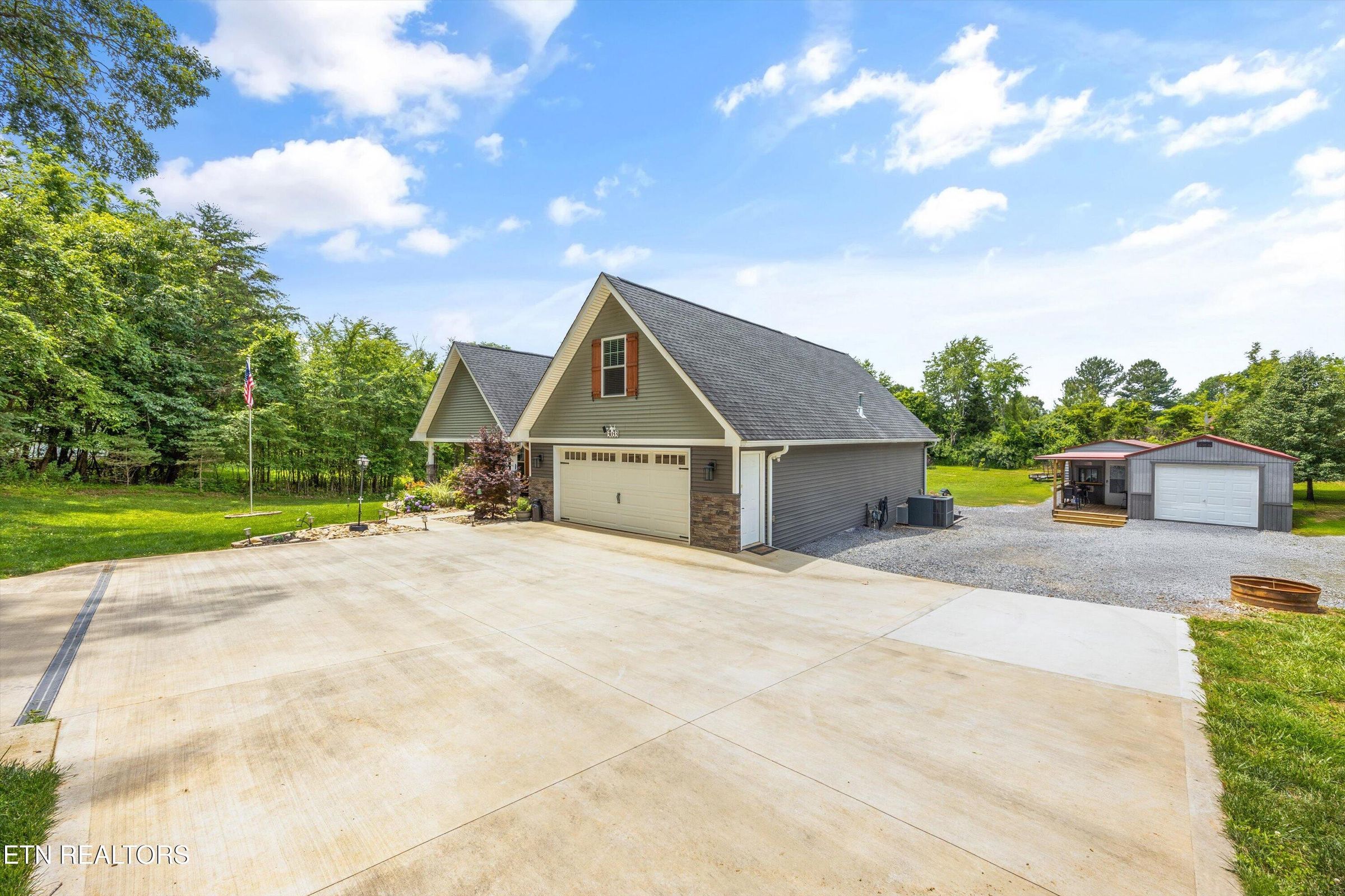 Sevierville, Tennessee, 37876, United States, 3 Bedrooms Bedrooms, ,4 BathroomsBathrooms,Residential,Forsale,1973590