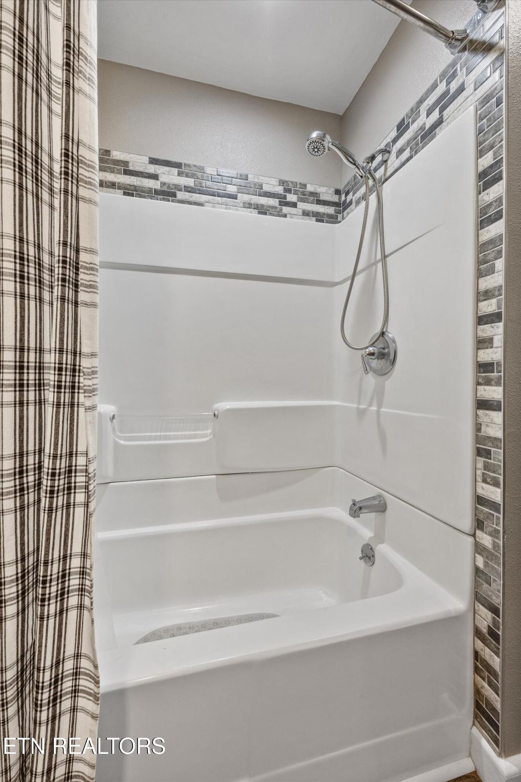 Sevierville, Tennessee, 37876, United States, 3 Bedrooms Bedrooms, ,4 BathroomsBathrooms,Residential,Forsale,1973590