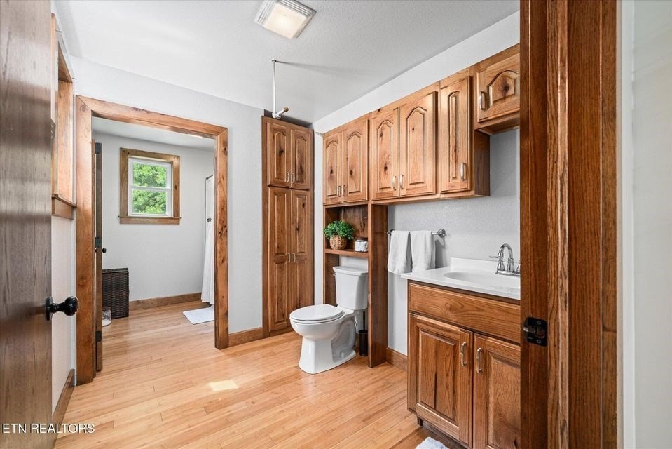 Deer Lodge, Tennessee, 37726, United States, 6 Bedrooms Bedrooms, ,2 BathroomsBathrooms,Residential,Forsale,1929820