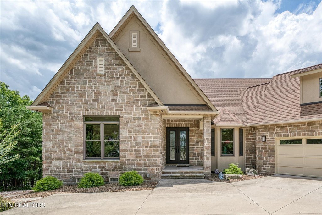 Crossville, Tennessee, 38558, United States, 4 Bedrooms Bedrooms, ,2.5 BathroomsBathrooms,Residential,Forsale,1929843