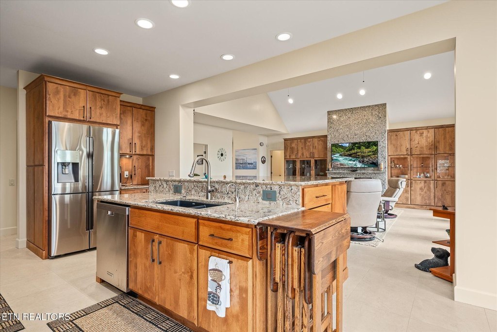 Crossville, Tennessee, 38558, United States, 4 Bedrooms Bedrooms, ,2.5 BathroomsBathrooms,Residential,Forsale,1929843