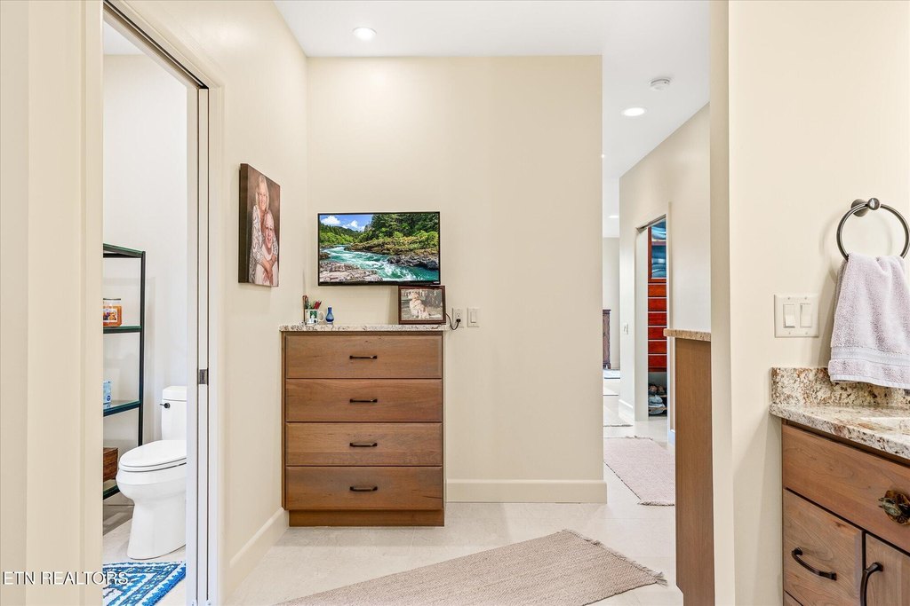 Crossville, Tennessee, 38558, United States, 4 Bedrooms Bedrooms, ,2.5 BathroomsBathrooms,Residential,Forsale,1929843