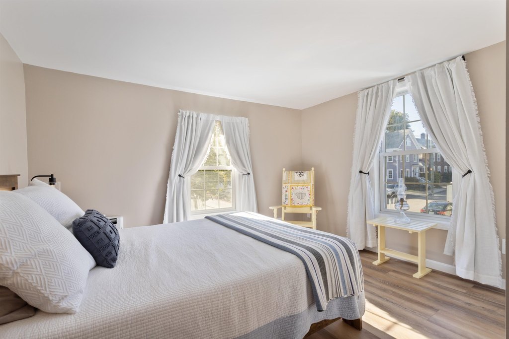 Portsmouth, New Hampshire, 03801, United States, 3 Bedrooms Bedrooms, ,2 BathroomsBathrooms,Residential,Forsale,2002416