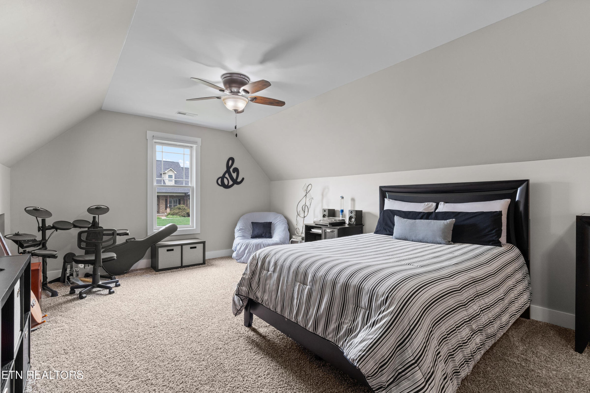 Maryville, Tennessee, 37804, United States, 4 Bedrooms Bedrooms, ,2 BathroomsBathrooms,Residential,Forsale,1973599