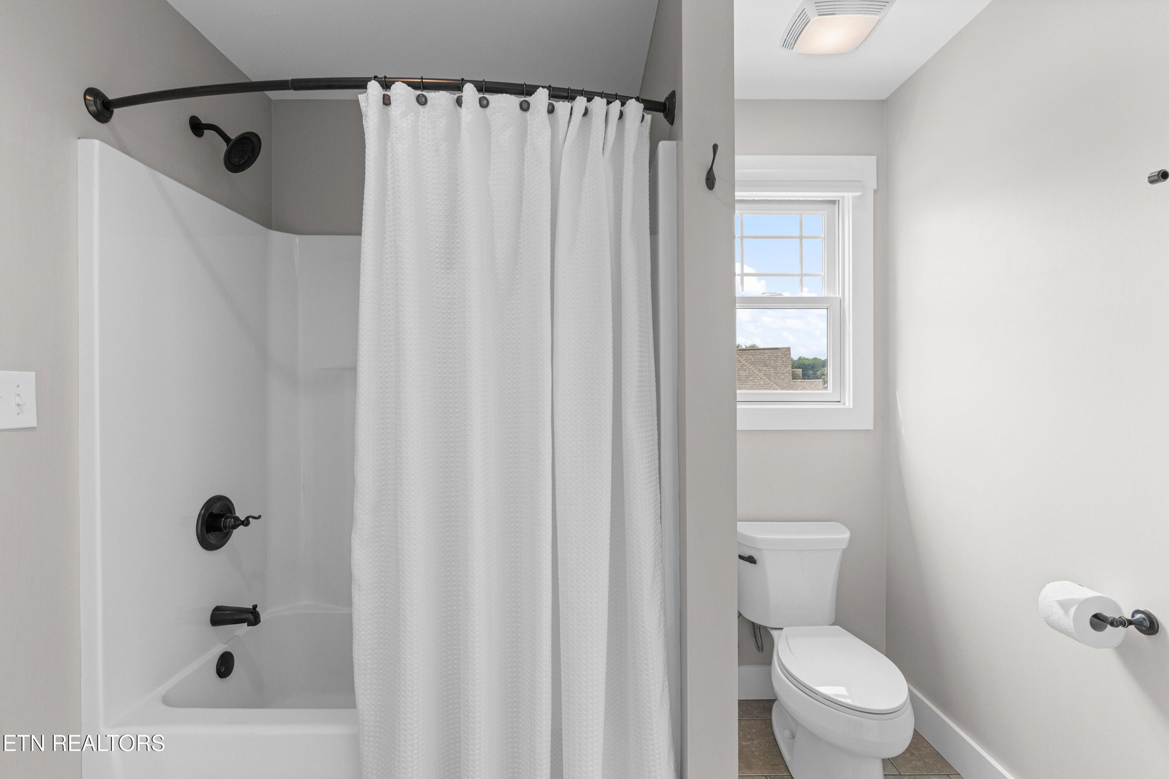 Maryville, Tennessee, 37804, United States, 4 Bedrooms Bedrooms, ,2 BathroomsBathrooms,Residential,Forsale,1973599