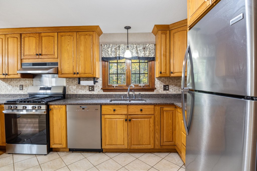 Eliot, Maine, 03903, United States, 4 Bedrooms Bedrooms, ,2 BathroomsBathrooms,Residential,Forsale,2002417