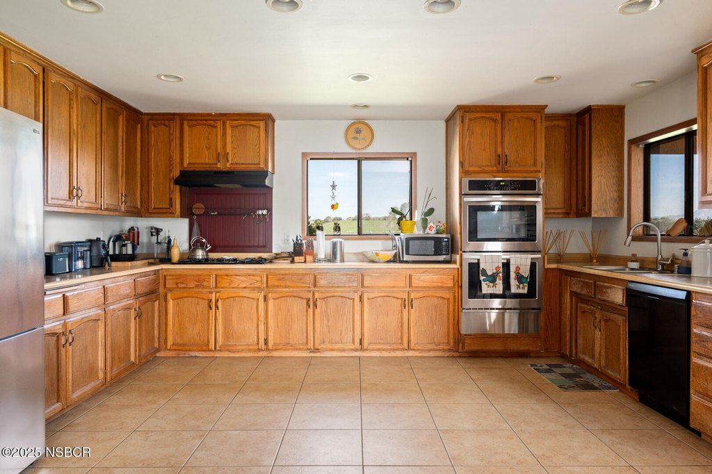 Santa Ynez, California, 93460, United States, 3 Bedrooms Bedrooms, ,2 BathroomsBathrooms,Residential,Forsale,1985951