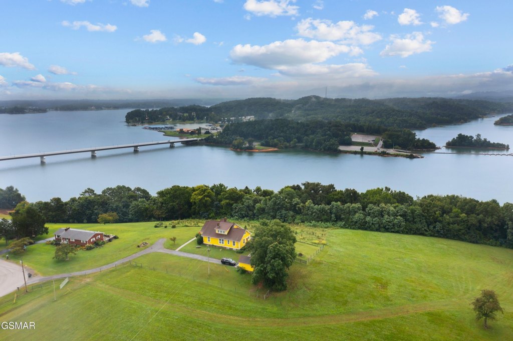 Dandridge, Tennessee, 37725, United States, 3 Bedrooms Bedrooms, ,2 BathroomsBathrooms,Residential,Forsale,1988735