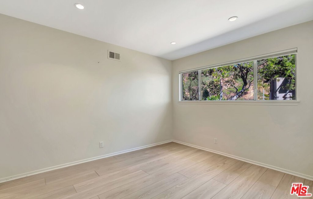 Malibu, California, 90265, United States, 4 Bedrooms Bedrooms, ,3 BathroomsBathrooms,Residential,Forsale,2009629