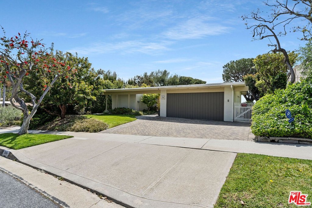 Malibu, California, 90265, United States, 4 Bedrooms Bedrooms, ,3 BathroomsBathrooms,Residential,Forsale,2009629