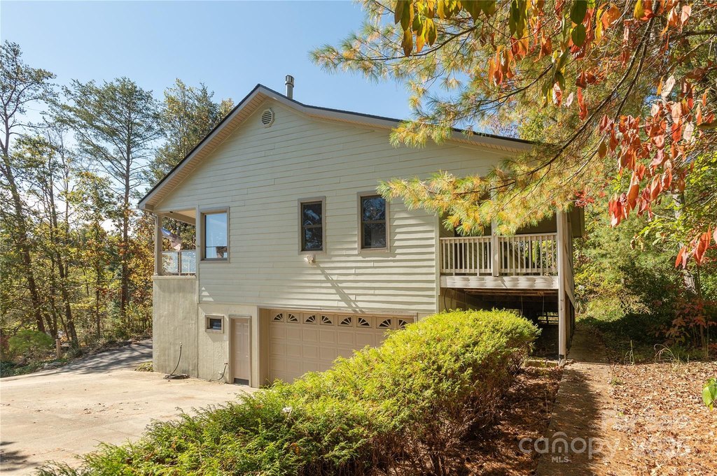 Hendersonville, North Carolina, 28792, United States, 3 Bedrooms Bedrooms, ,3 BathroomsBathrooms,Residential,Forsale,2004301