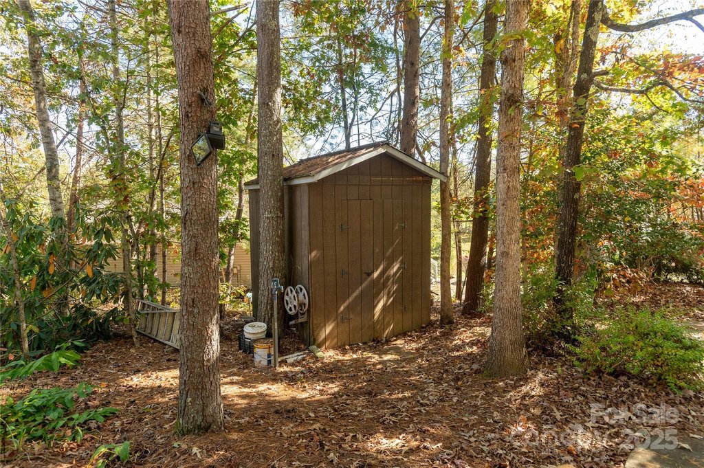 Hendersonville, North Carolina, 28792, United States, 3 Bedrooms Bedrooms, ,3 BathroomsBathrooms,Residential,Forsale,2004301