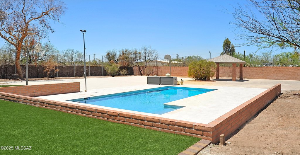 Tucson, Arizona, 85719, United States, 4 Bedrooms Bedrooms, ,5 BathroomsBathrooms,Residential,Forsale,1990105