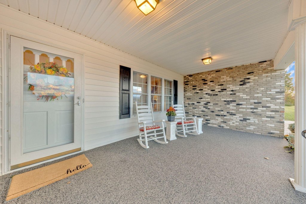 Sneedville, Tennessee, 37869, United States, 4 Bedrooms Bedrooms, ,3 BathroomsBathrooms,Residential,Forsale,1988736