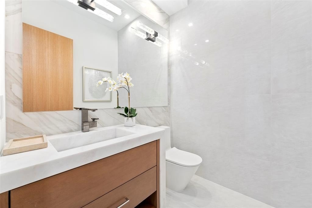 Fort Lauderdale, Florida, 33301, United States, 6 Bedrooms Bedrooms, ,5.5 BathroomsBathrooms,Residential,Forsale,1994100