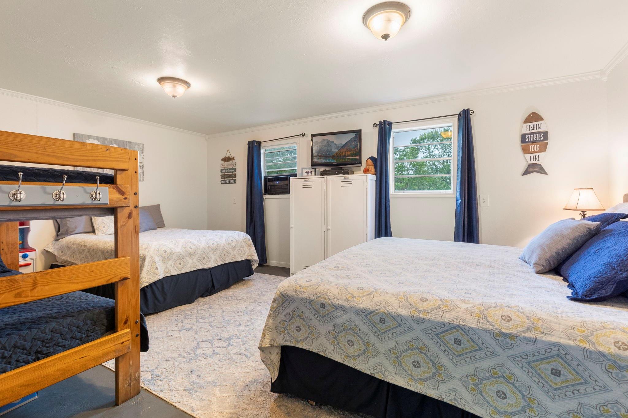 Huntsville, Texas, 77320, United States, 3 Bedrooms Bedrooms, ,3 BathroomsBathrooms,Residential,Forsale,1973441