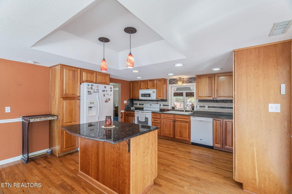 Lenoir City, Tennessee, 37772, United States, 3 Bedrooms Bedrooms, ,3 BathroomsBathrooms,Residential,Forsale,1973613