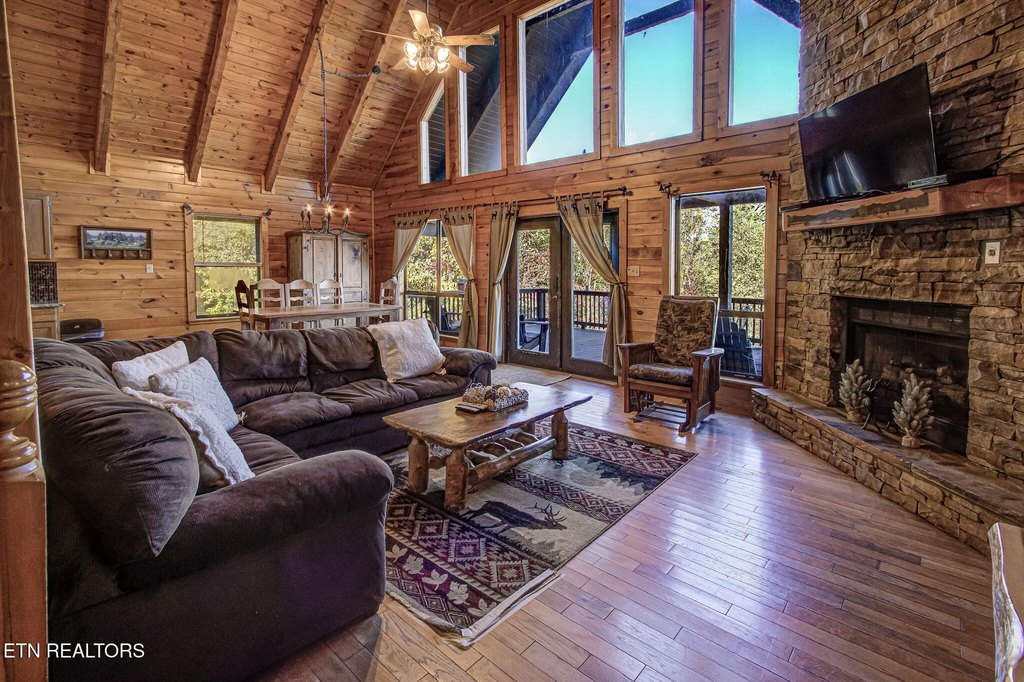 Sevierville, Tennessee, 37862, United States, 2 Bedrooms Bedrooms, ,3 BathroomsBathrooms,Residential,Forsale,1973610