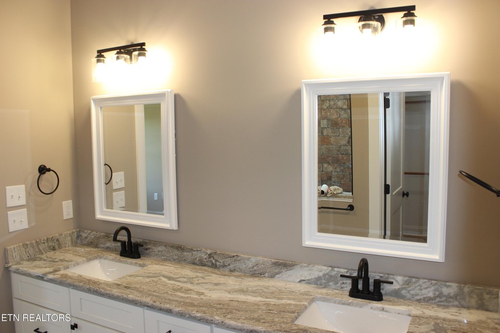 Madisonville, Tennessee, 37354, United States, 3 Bedrooms Bedrooms, ,3 BathroomsBathrooms,Residential,Forsale,1893807