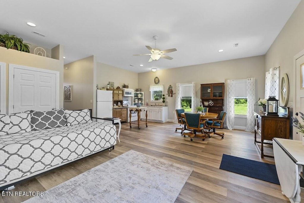 Pikeville, Tennessee, 37367, United States, 4 Bedrooms Bedrooms, ,3.5 BathroomsBathrooms,Residential,Forsale,1886011