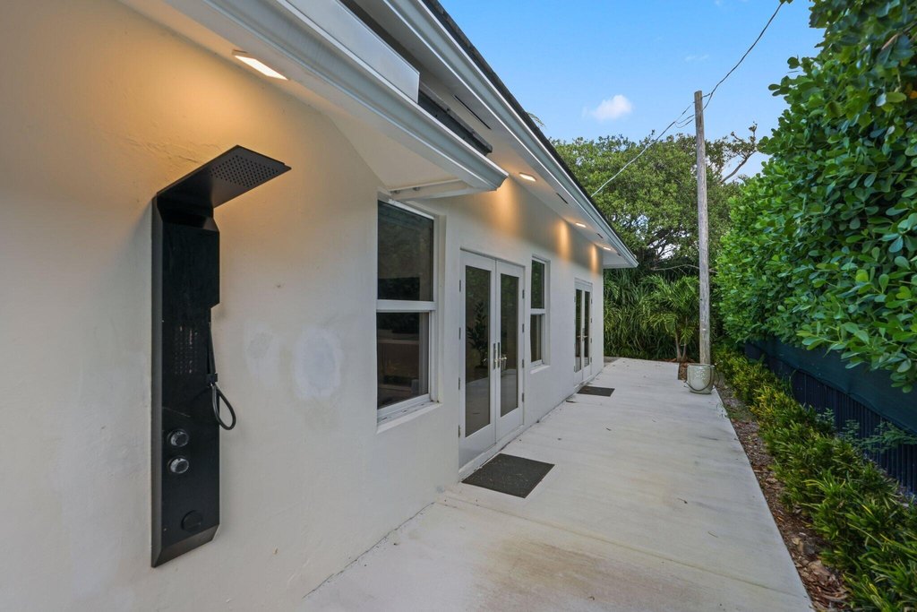 Highland Beach, Florida, 33487, United States, 3 Bedrooms Bedrooms, ,3 BathroomsBathrooms,Residential,Forsale,1996318