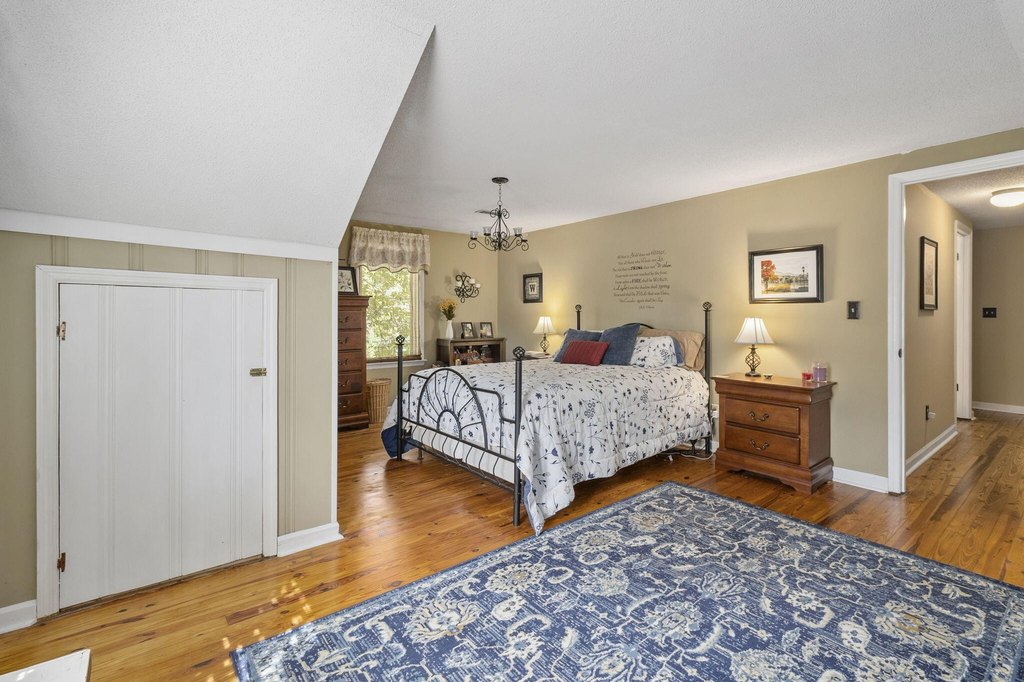 Signal Mountain, Tennessee, 37377, United States, 4 Bedrooms Bedrooms, ,2.5 BathroomsBathrooms,Residential,Forsale,2004666