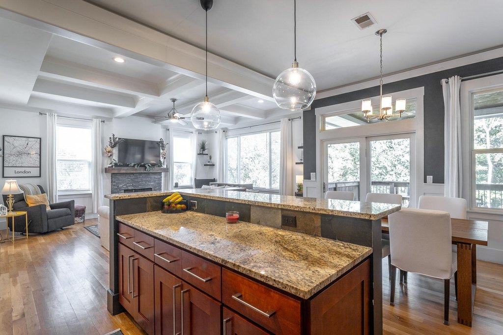 Chattanooga, Tennessee, 37405, United States, 4 Bedrooms Bedrooms, ,3.5 BathroomsBathrooms,Residential,Forsale,1995329