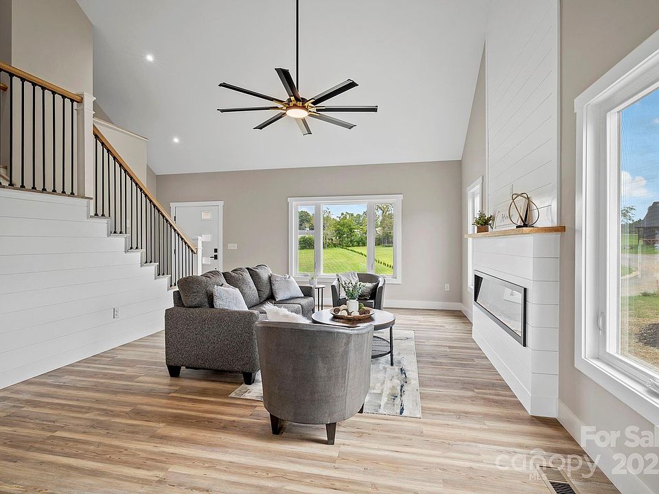 Asheville, North Carolina, 28806, United States, 3 Bedrooms Bedrooms, ,2 BathroomsBathrooms,Residential,Forsale,1986000