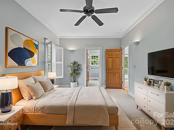 Hendersonville, North Carolina, 28739, United States, 3 Bedrooms Bedrooms, ,3 BathroomsBathrooms,Residential,Forsale,1986001