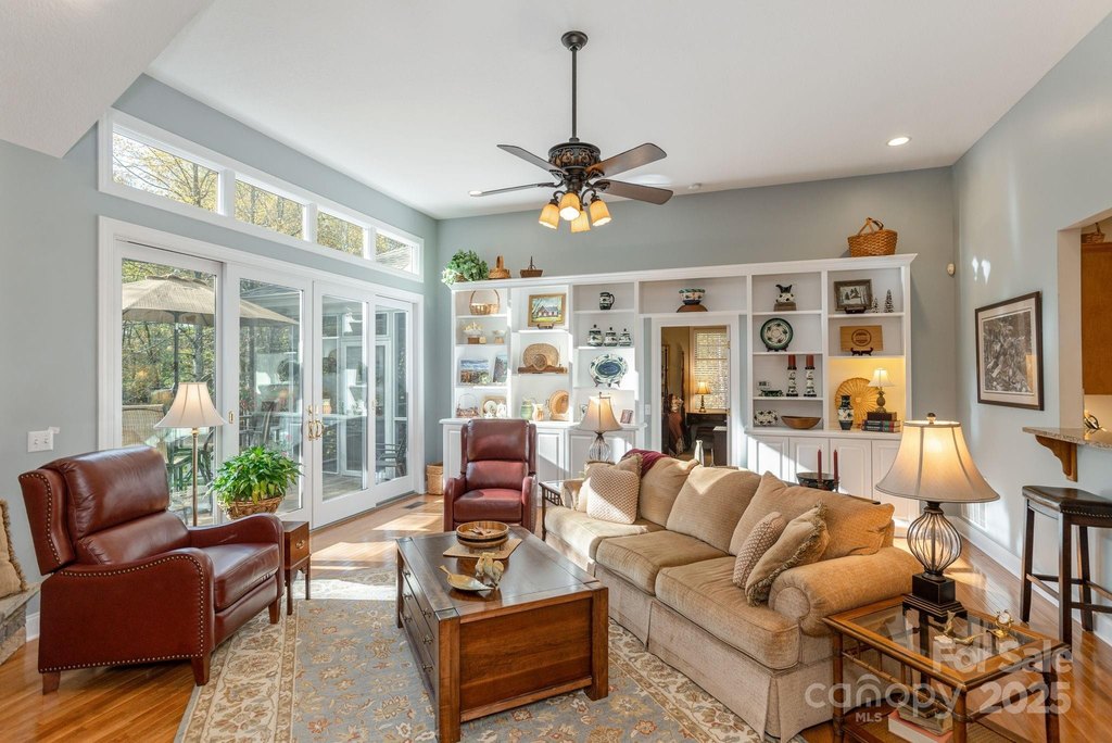 Flat Rock, North Carolina, 28731, United States, 3 Bedrooms Bedrooms, ,2.5 BathroomsBathrooms,Residential,Forsale,2004300