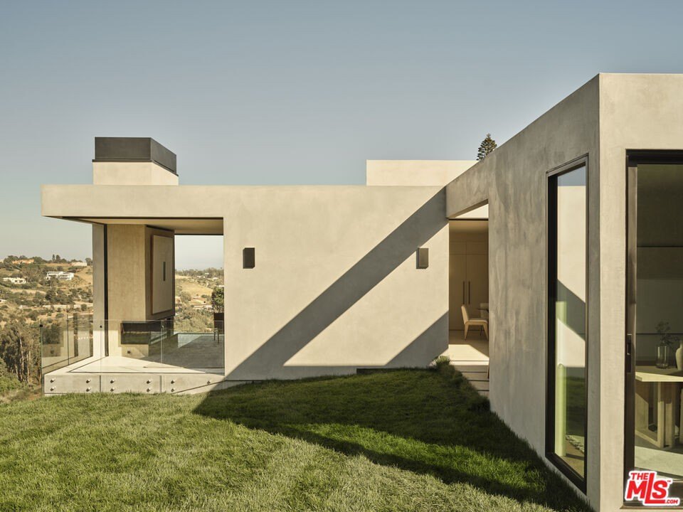 Malibu, California, 90265, United States, 4 Bedrooms Bedrooms, ,3.5 BathroomsBathrooms,Residential,Forsale,1922134