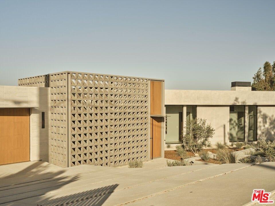 Malibu, California, 90265, United States, 4 Bedrooms Bedrooms, ,3.5 BathroomsBathrooms,Residential,Forsale,1922134