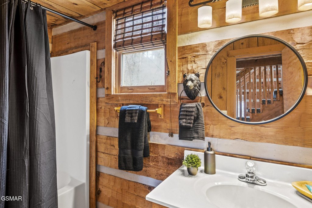 Pigeon Forge, Tennessee, 37863, United States, 1 Bedroom Bedrooms, ,1.5 BathroomsBathrooms,Residential,Forsale,1999442