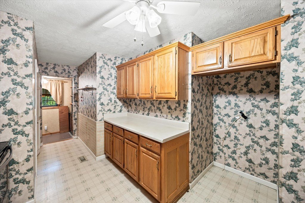 Byrdstown, Tennessee, 38549, United States, 4 Bedrooms Bedrooms, ,2.5 BathroomsBathrooms,Residential,Forsale,1929852