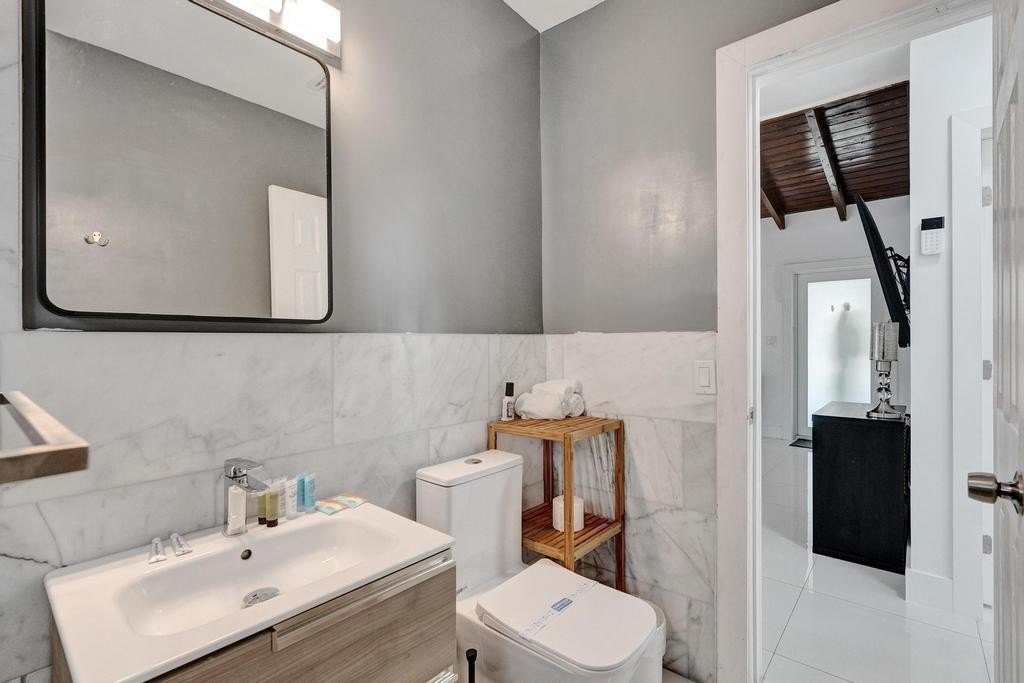 Miami, Florida, 33161, United States, 4 Bedrooms Bedrooms, ,3 BathroomsBathrooms,Residential,Forsale,1994092