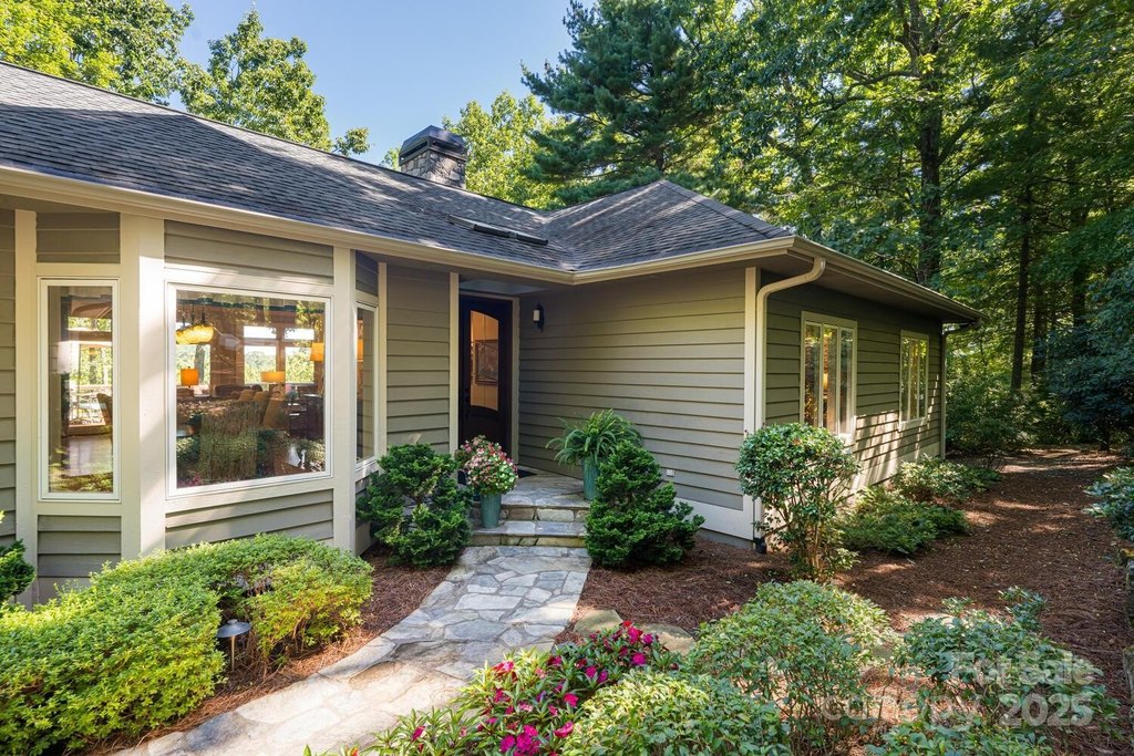 Flat Rock, North Carolina, 28731, United States, 3 Bedrooms Bedrooms, ,3.5 BathroomsBathrooms,Residential,Forsale,1985993