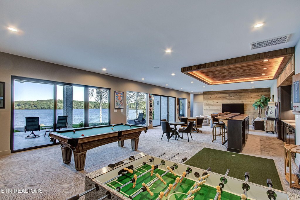 Loudon, Tennessee, 37774, United States, 5 Bedrooms Bedrooms, ,4.5 BathroomsBathrooms,Residential,Forsale,1999436