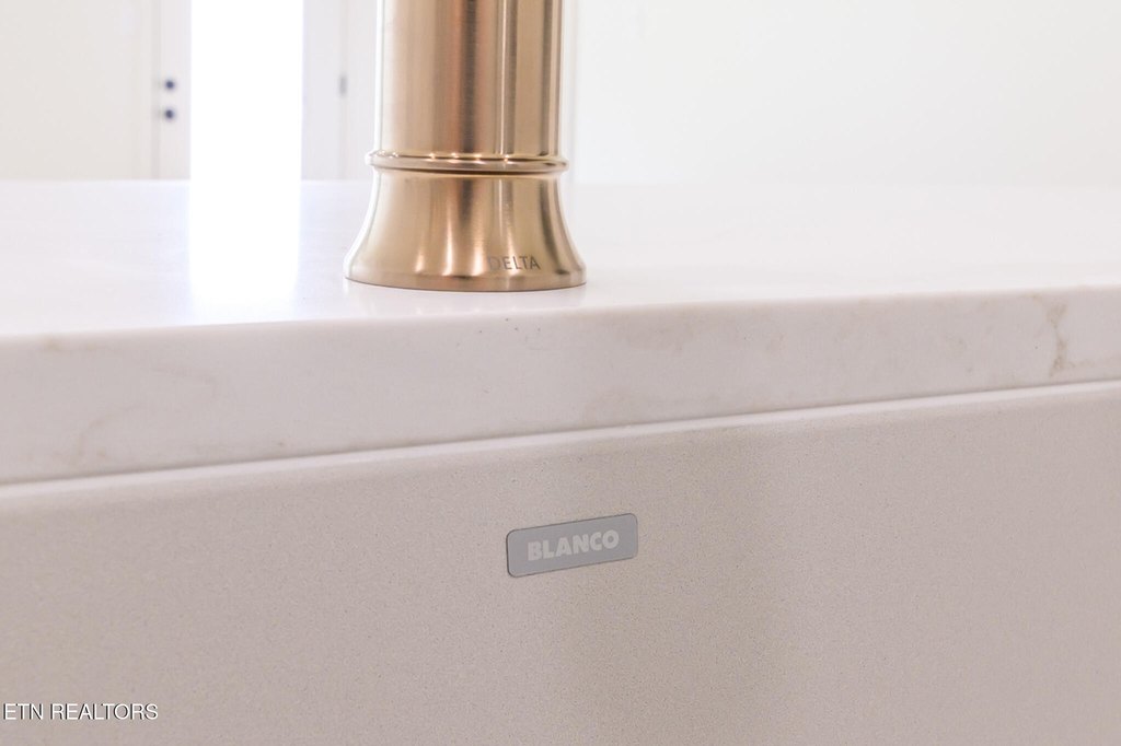 Clinton, Tennessee, 37716, United States, 3 Bedrooms Bedrooms, ,2 BathroomsBathrooms,Residential,Forsale,1999453