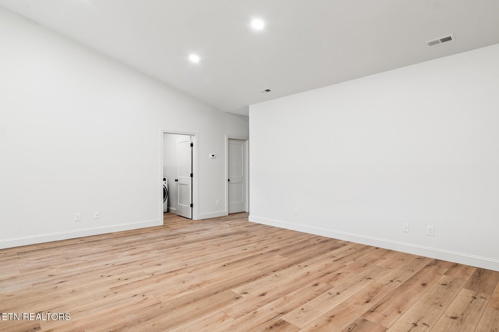 Clinton, Tennessee, 37716, United States, 3 Bedrooms Bedrooms, ,3 BathroomsBathrooms,Residential,Forsale,1999454