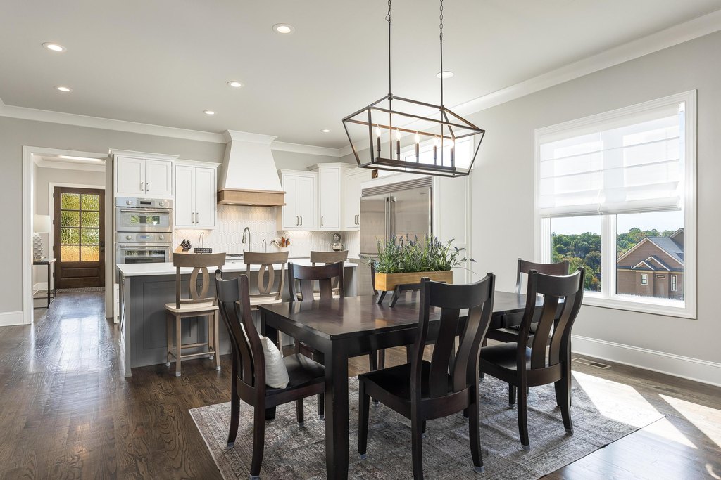 Chattanooga, Tennessee, 37405, United States, 5 Bedrooms Bedrooms, ,5 BathroomsBathrooms,Residential,Forsale,2009546