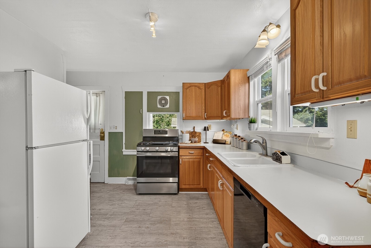 Anacortes, Washington, 98221, United States, 3 Bedrooms Bedrooms, ,2 BathroomsBathrooms,Residential,Forsale,1990712