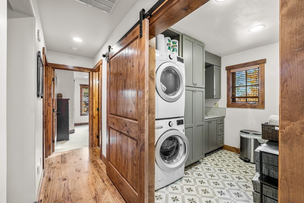 Donnelly, Idaho, 83615, United States, 4 Bedrooms Bedrooms, ,4 BathroomsBathrooms,Residential,Forsale,1996709