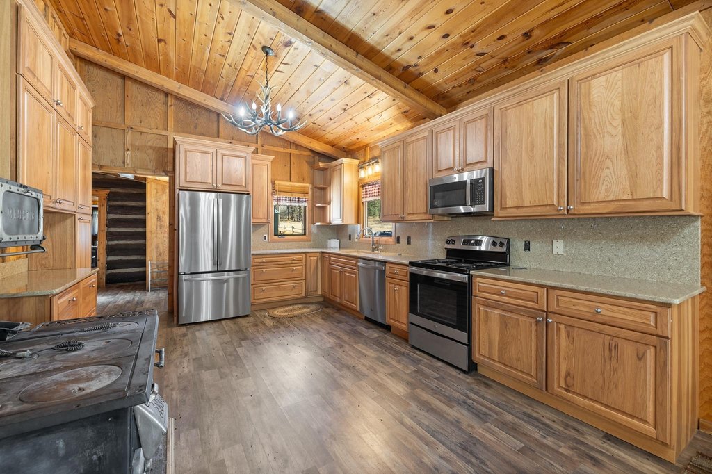 Custer, South Dakota, 57730, United States, 4 Bedrooms Bedrooms, ,2 BathroomsBathrooms,Residential,Forsale,1990710