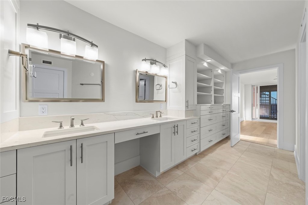 Sanibel, Florida, 33957, United States, 3 Bedrooms Bedrooms, ,3.5 BathroomsBathrooms,Residential,Forsale,1998640