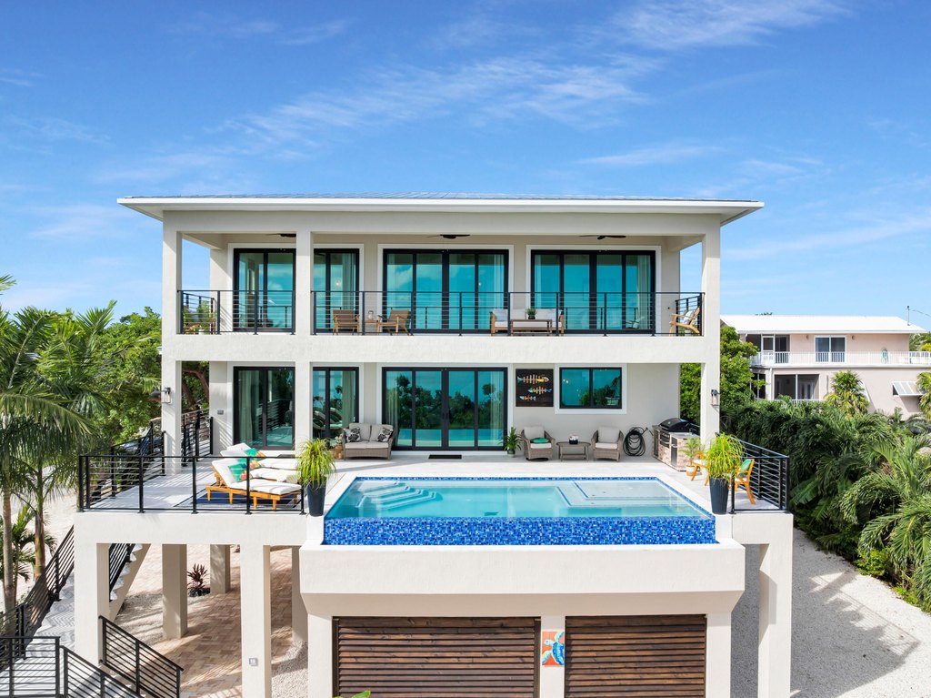 MARATHON, Florida, 33050, United States, 6 Bedrooms Bedrooms, ,6.5 BathroomsBathrooms,Residential,Forsale,2004345